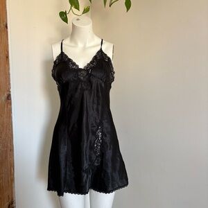 Vintage black satin & lace low-back babydoll slip ( S)